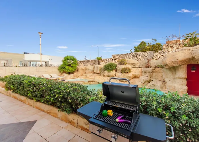 Villa & Pool Apartments In Mellieha Bay - Happy Rentals