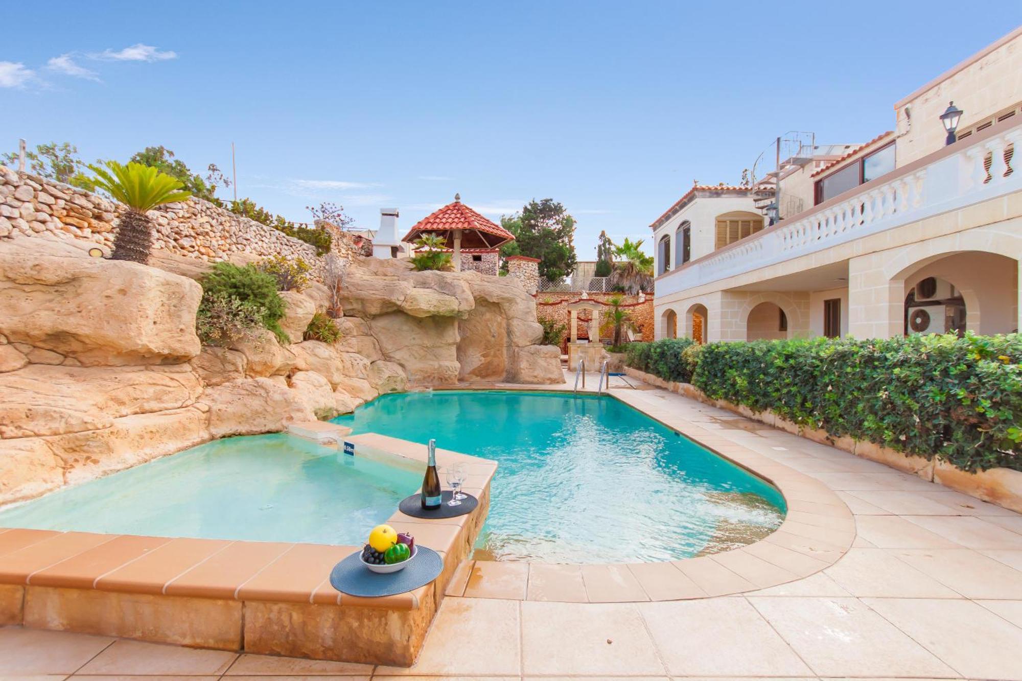 Apartment & Pool In Bay - Happy