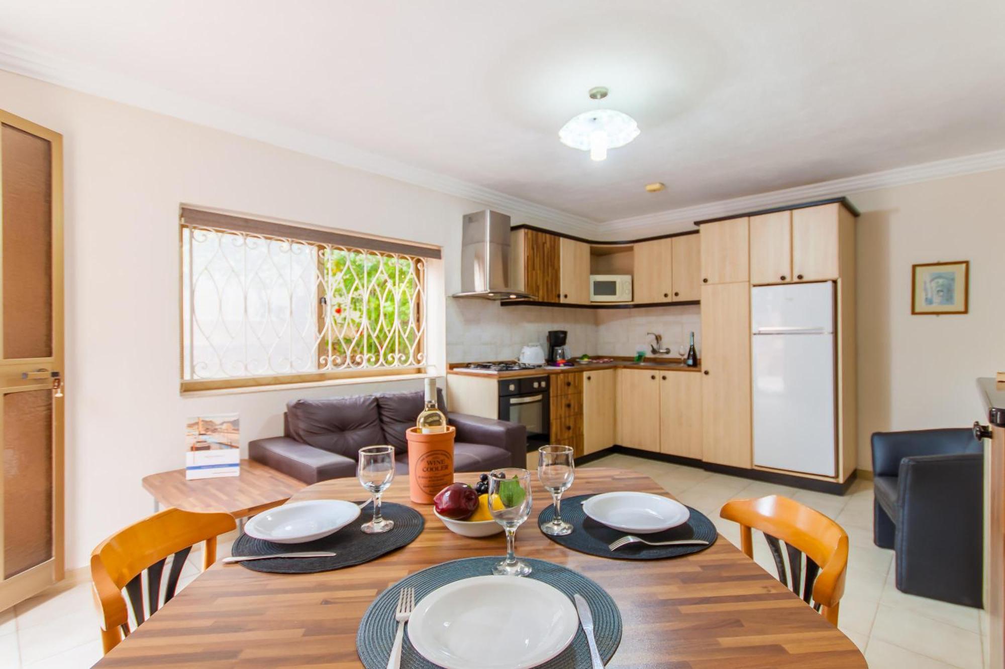 Apartment & Pool In Bay - Happy Mellieha