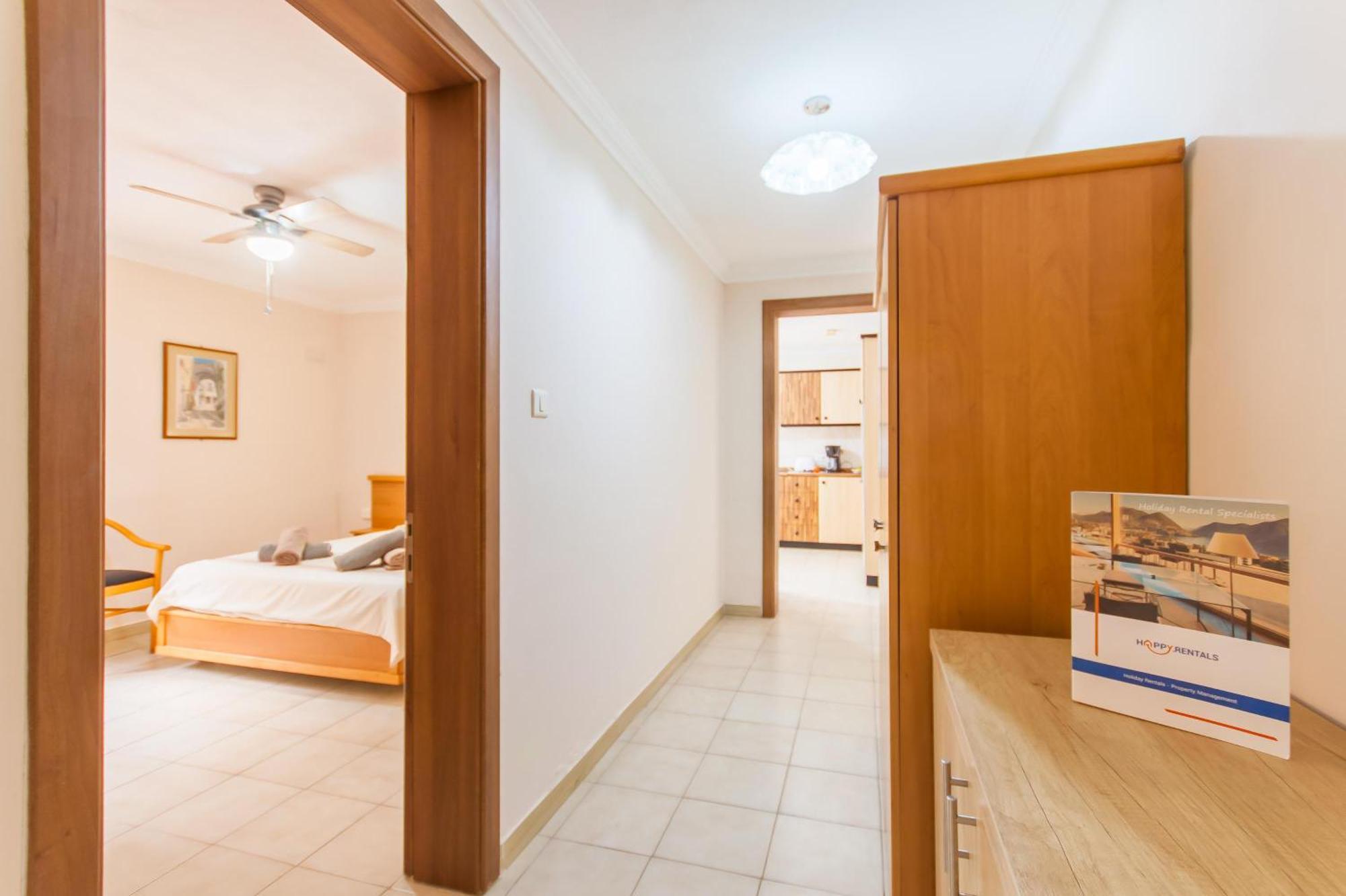 & Pool In Bay - Happy Apartment Mellieha