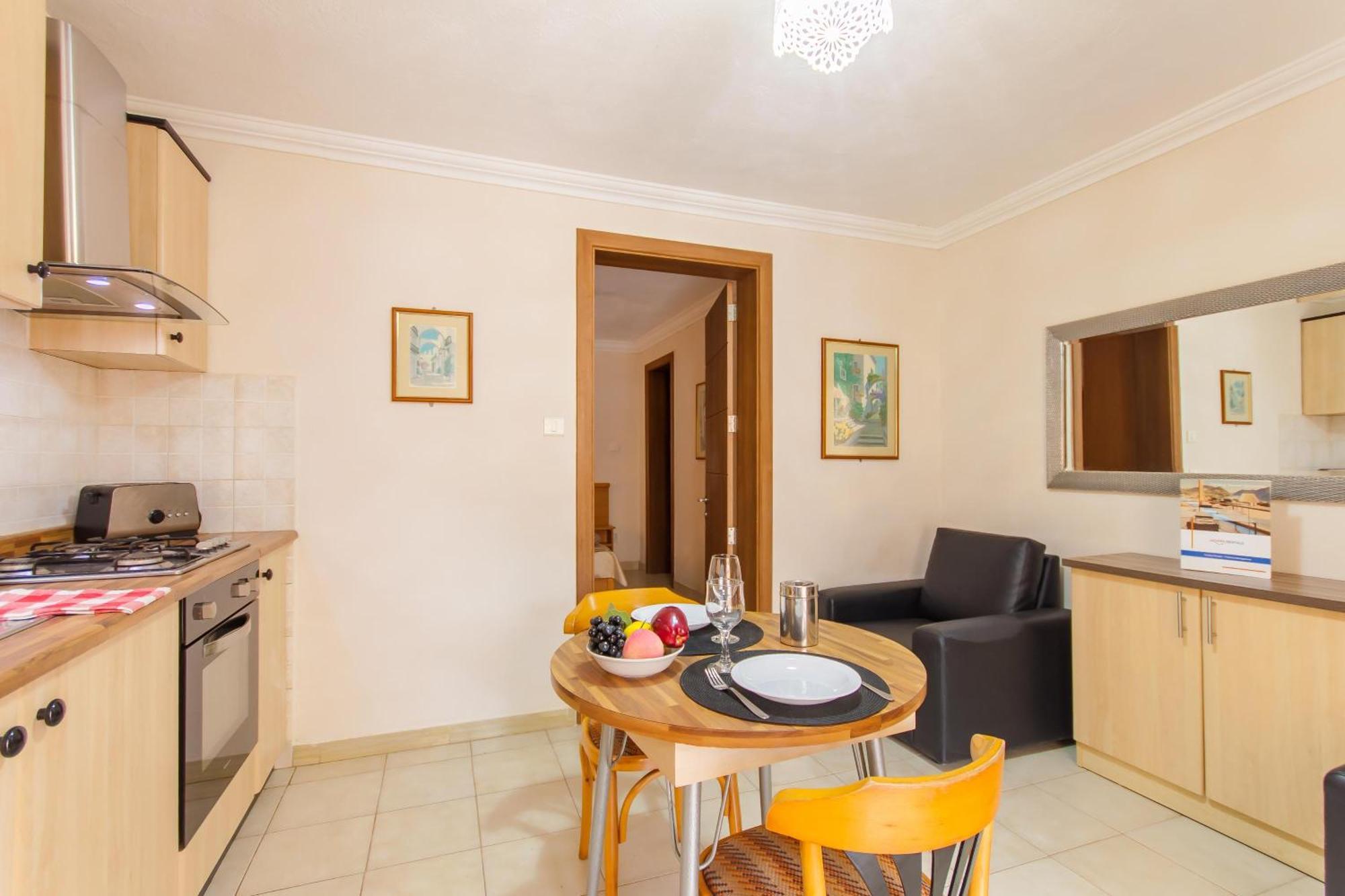 Apartment & Pool In Bay - Happy Mellieha