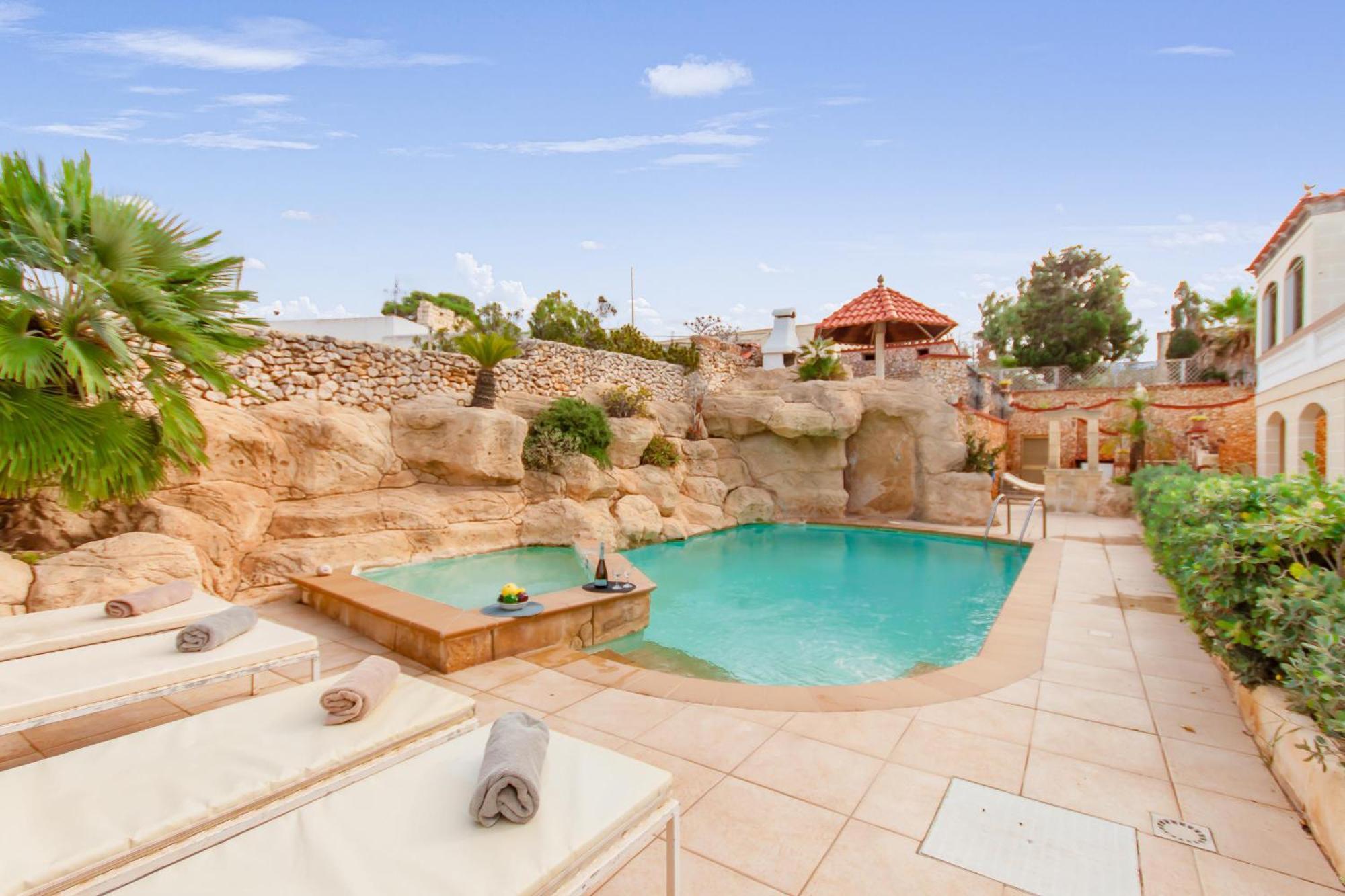 Apartment & Pool In Bay - Happy Mellieha