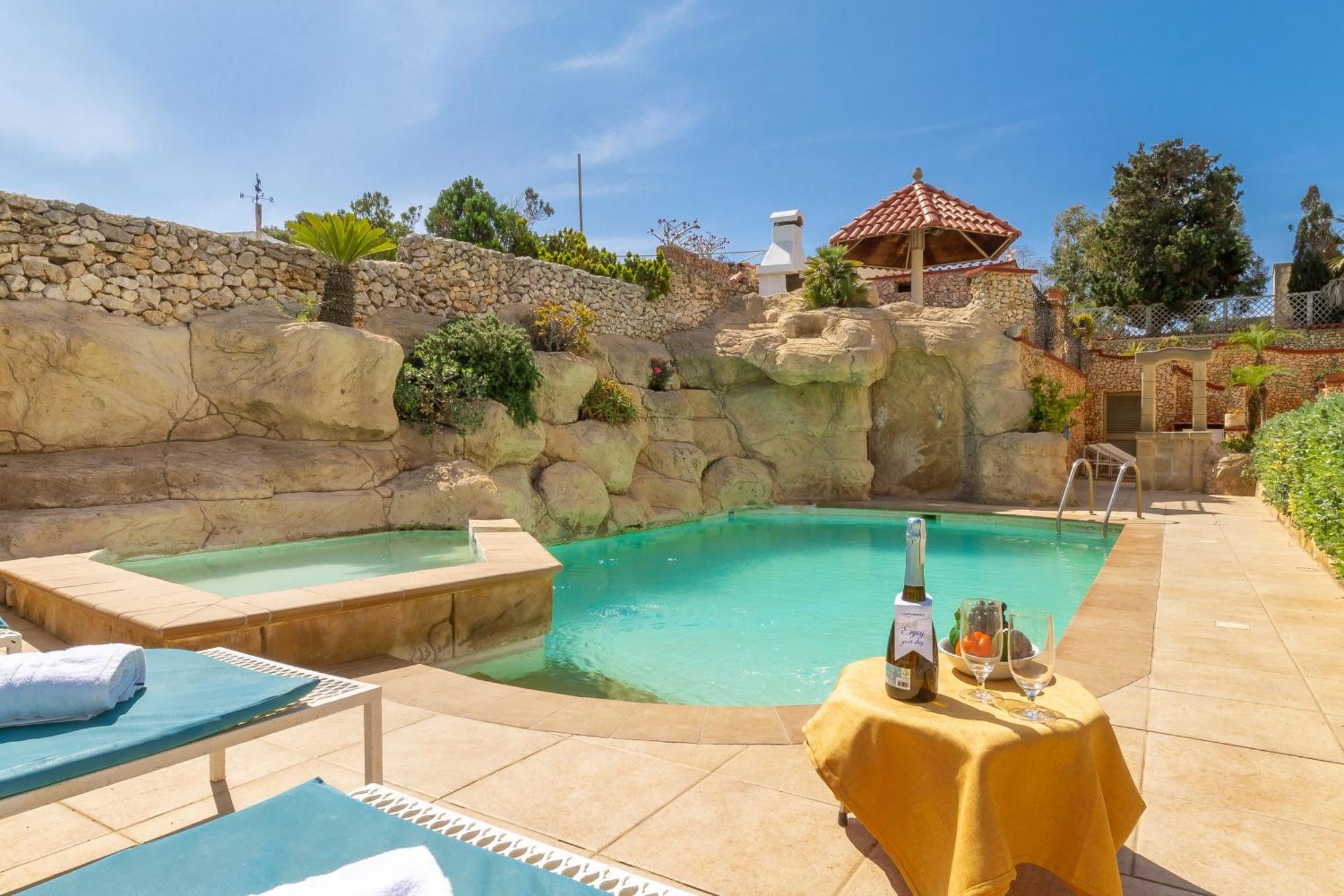 & Pool In Bay - Happy Apartment *
