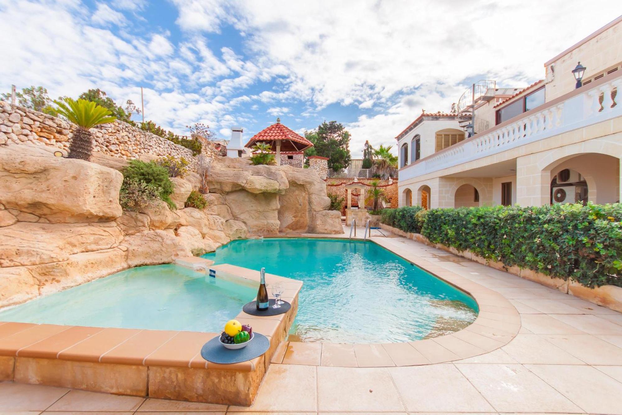 Apartment & Pool In Bay - Happy